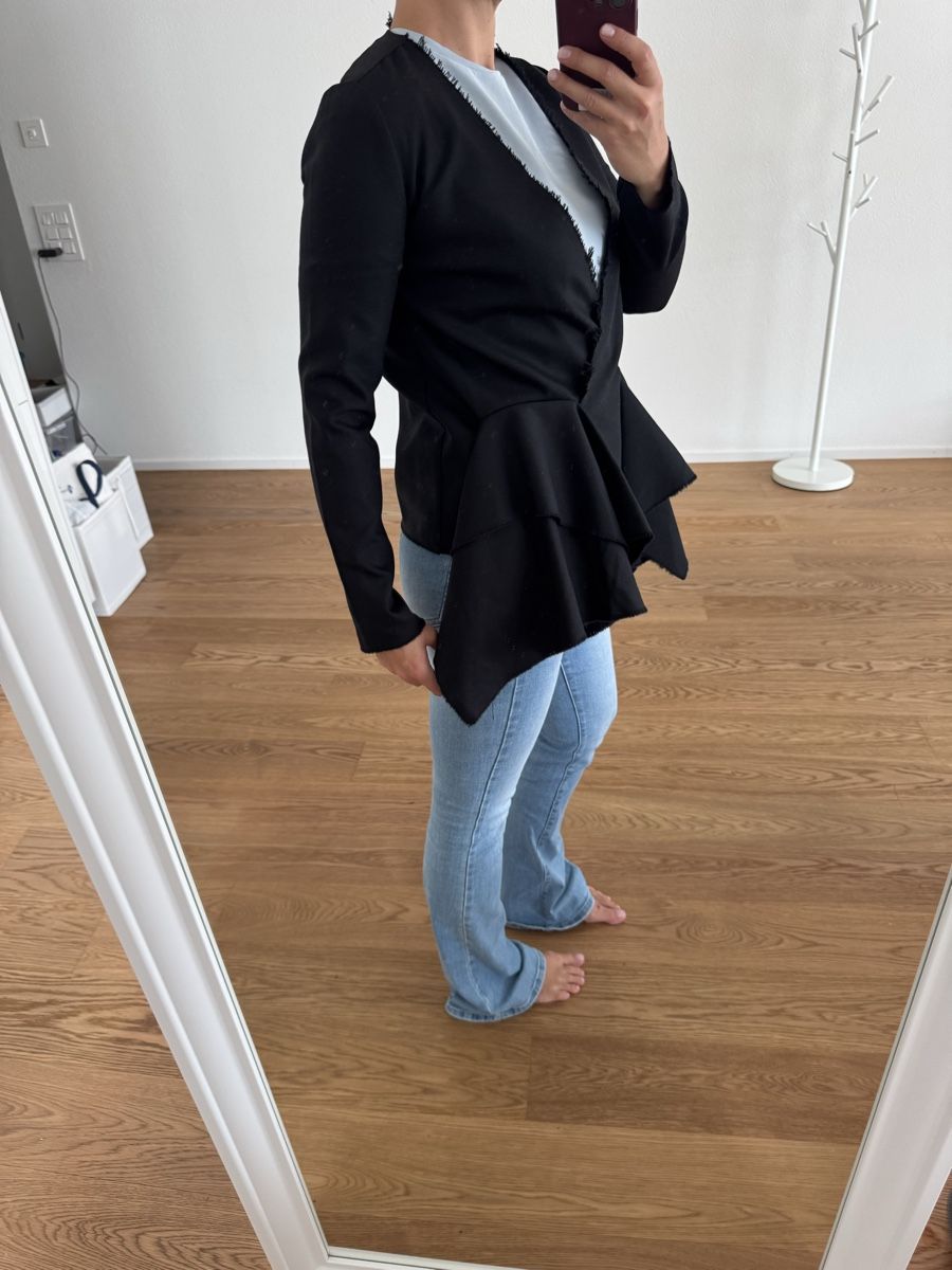 Giacche: Designerjacke Schwarz S 100% Wolle Statement Piece – Usato da Uetikon am See venduto da happywishes 1