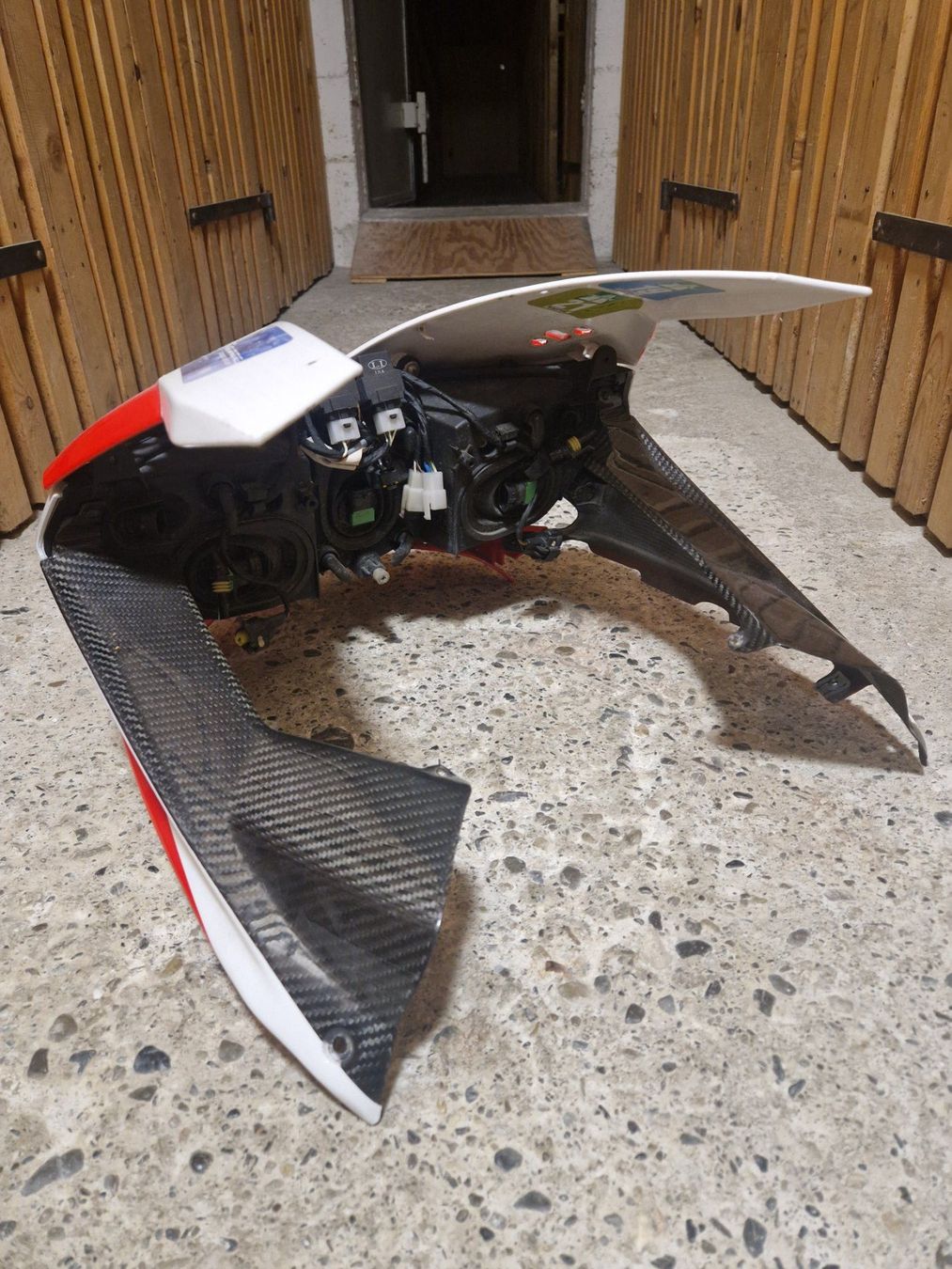 Aprilia Toutes les pièces détachées moto: Avant + Cache carénage carbone + Phares - RSV4 – D'occasion à Epalinges par GERM 1
