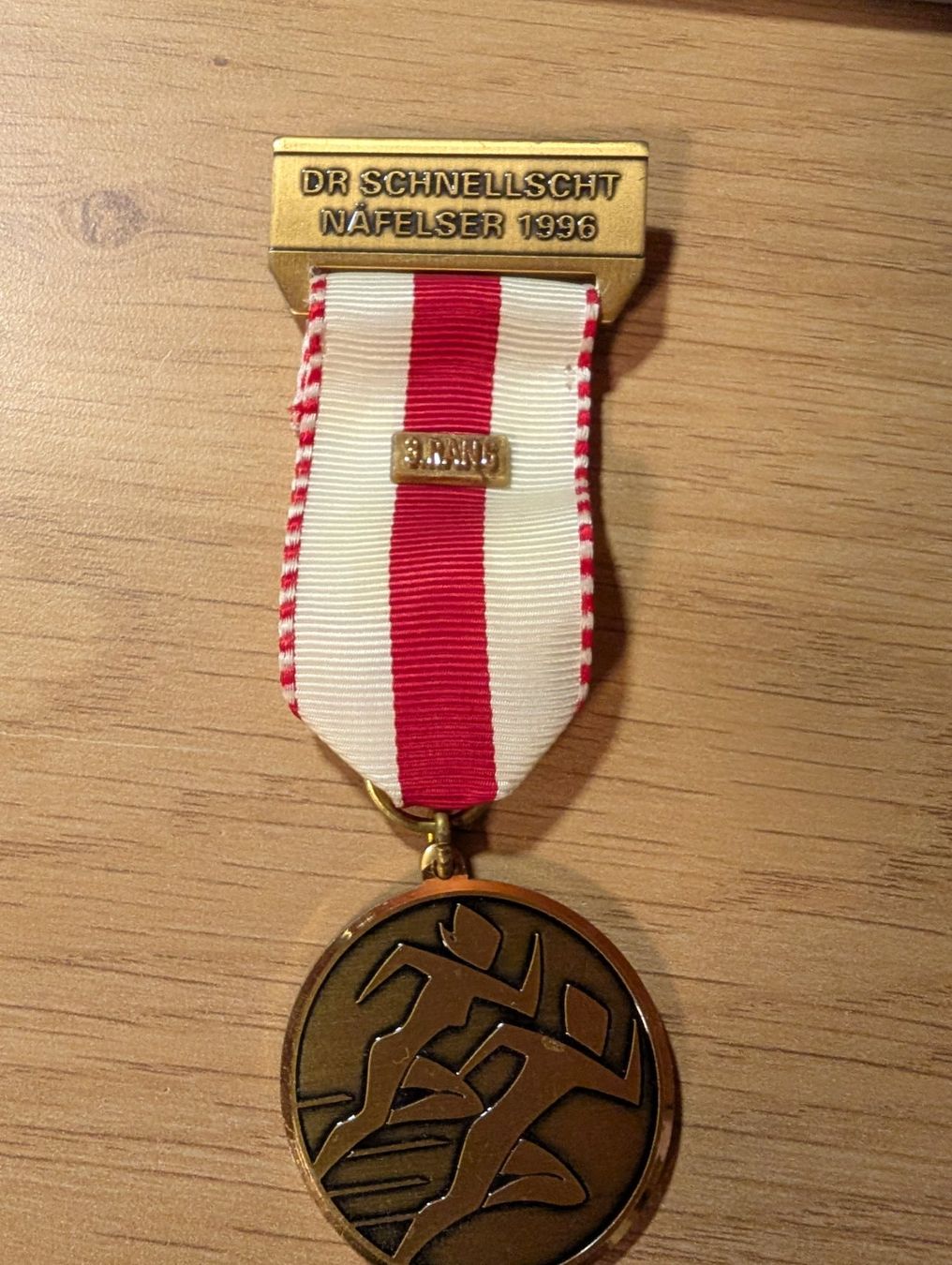 Placchette & Badge: Ansteckpin 94: Dr Schnällscht Näfelser – Usato da Oppligen venduto da Pin-Fall-Shop
