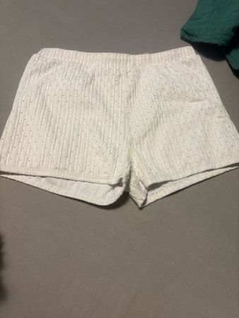 Weisse Sommer-Shorts, Grösse M, neuwertig für Damen!