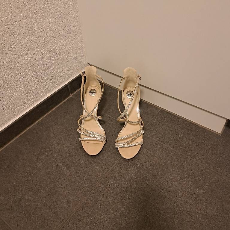 Chaussures femmes: Pumps/Riemchensandaletten  – Neuf avec emballage d'origine à Neftenbach par sam_jbb5 3