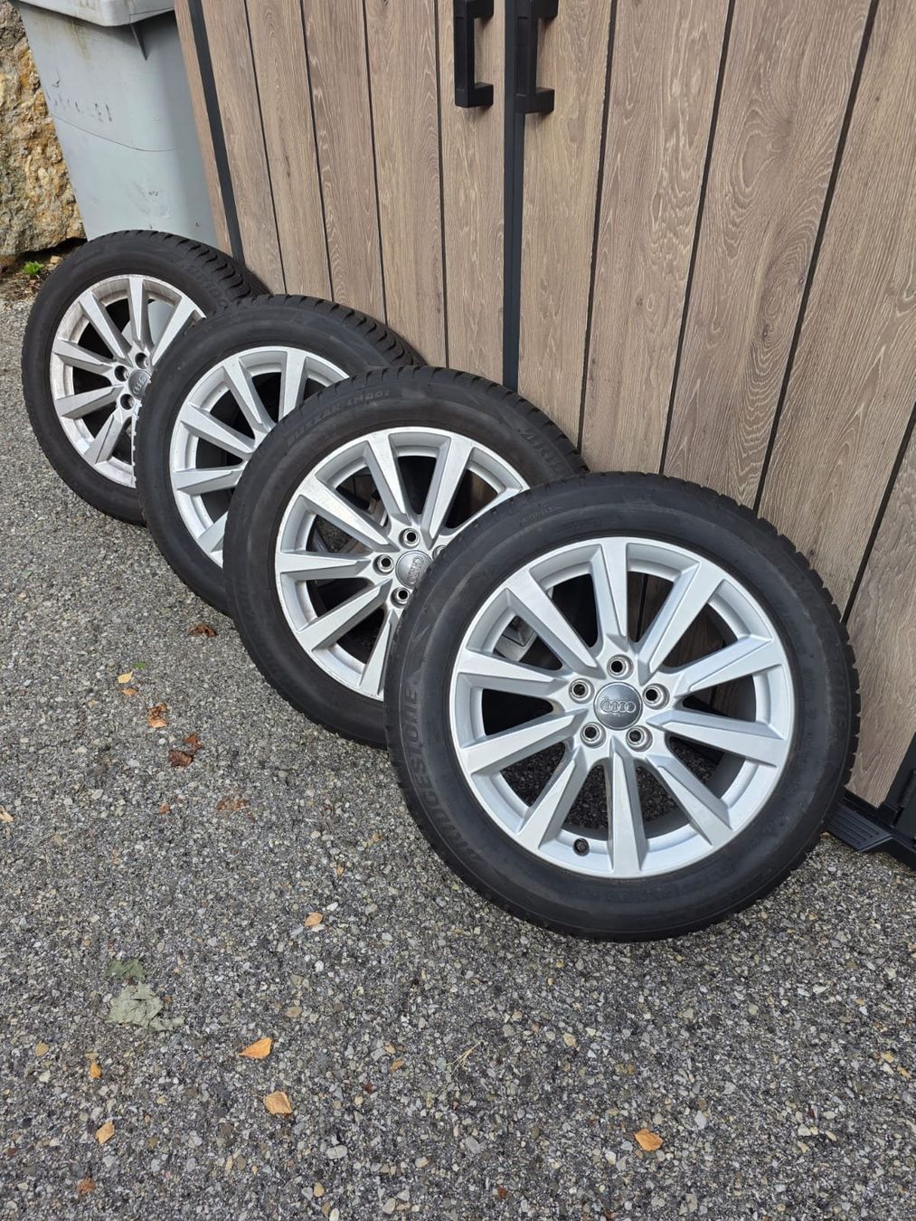 Bridgestone Pneus & Kompletträder: 4 Roues hiver complètes Bridgestone Blizzak – Gebraucht aus Chézard-St-Martin von Birdie_1234
