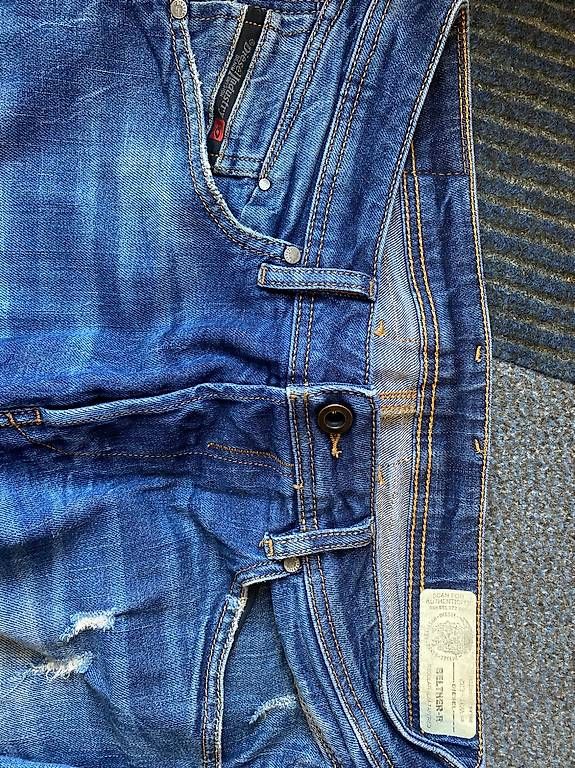 Jeans: DIESEL 2x Jeanshosen – Usato da St. Gallen venduto da Konstanza 1