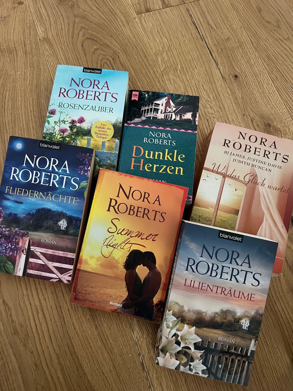 Libri: 6x Nora Roberts Bücher – Nuovo (secondo la descrizione) da Niederuzwil venduto da dixi_29