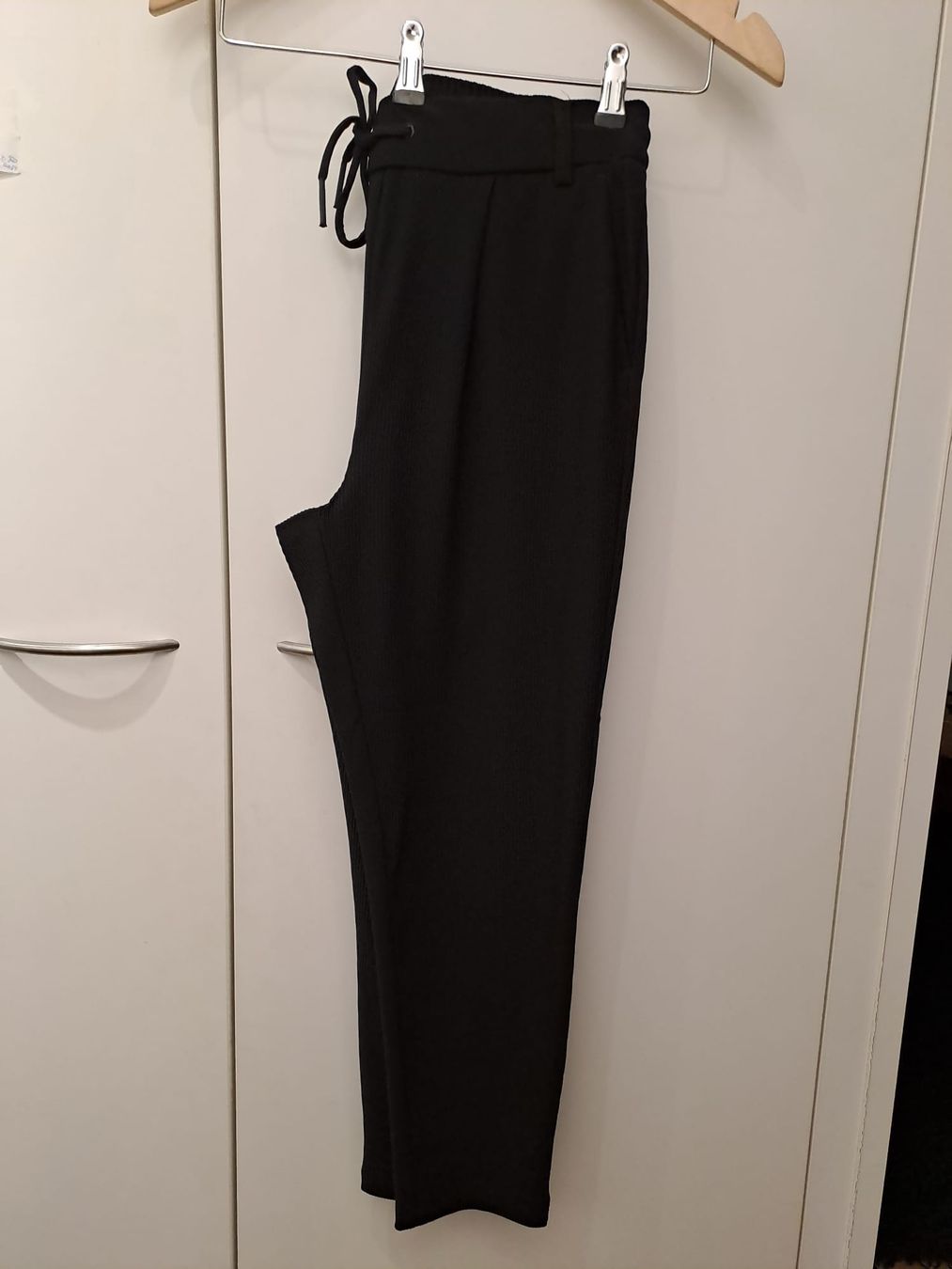 Only Pantaloni: ONLY Stoffhose Gr.M/30 – Usato da St. Gallen venduto da CAPYCORP