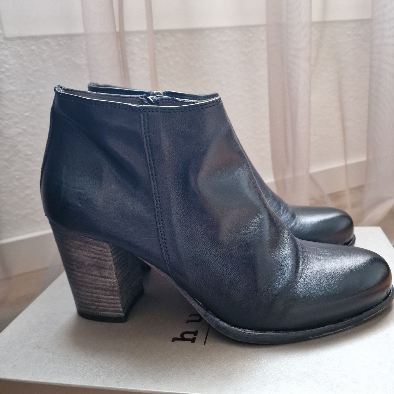 Scarpe da donna: Leder Ankle Boots "Hundred 100", Gr. 39, schwarz – Nuovo (secondo la descrizione) da Mönchaltorf venduto da nzhuravel 1