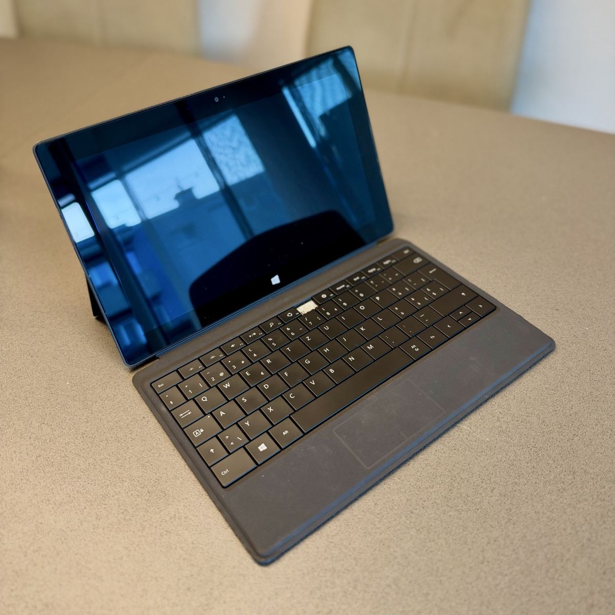 Microsoft Tablet PC: Microsoft Surface 2 mit Tastatur / Type Cover  ungetestet – Difettoso da Steinach venduto da duju2018