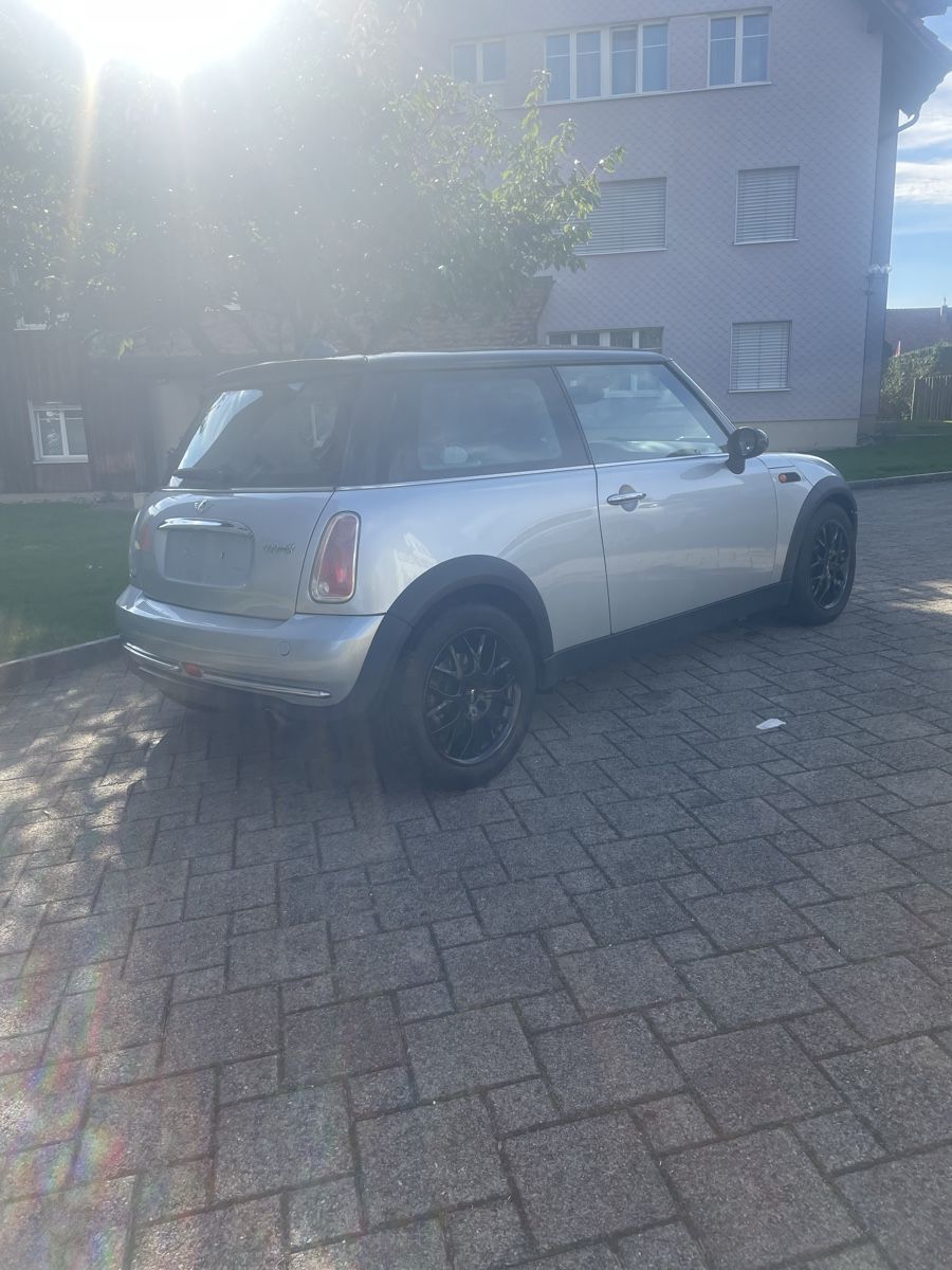 Mini Autos: Mini Cooper R50 One 1.6 l – Gebraucht aus Gossau SG von 52962 2