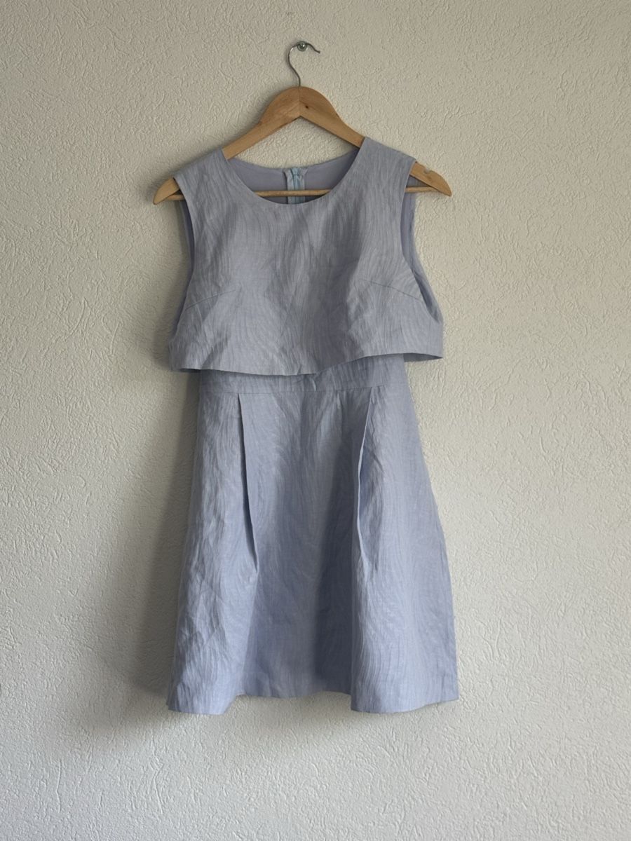Kleider: Hellblaues ärmelloses Seidenkleid, Größe 36 – Neu und originalverpackt aus Veyras von ValClasse