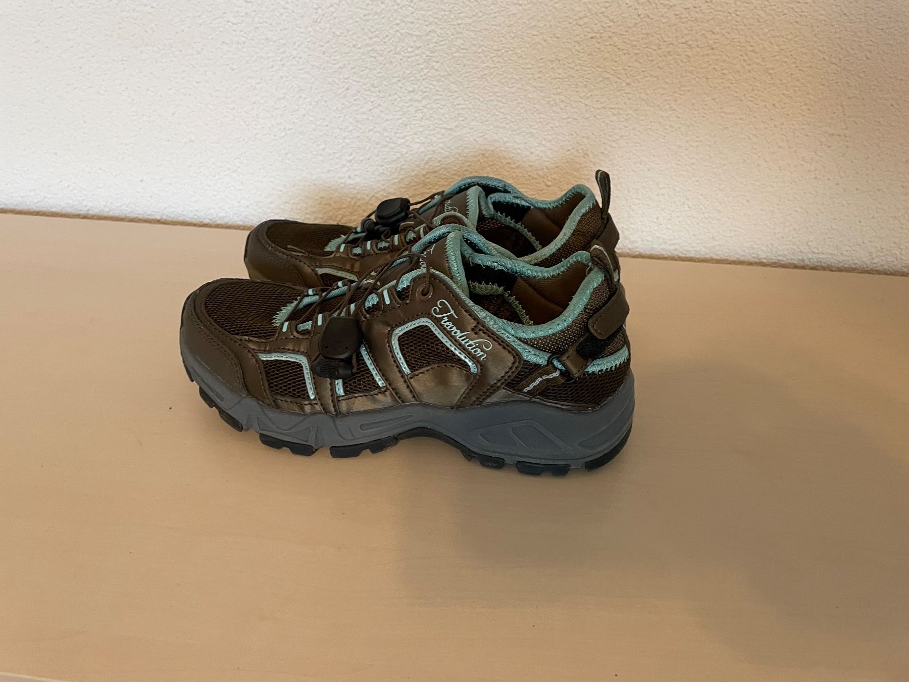 Trevolution Schuhe für Mädchen: Trevolution Wanderschuhe für Mädchen Grösse 36 – Gebraucht aus Seengen von swossi