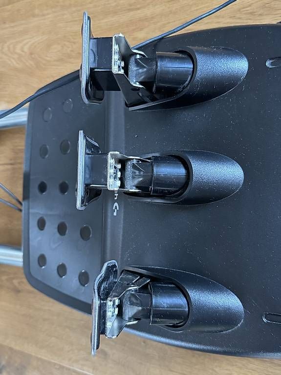 Controller: Logitech Steuerrad - wenig gebraucht  – Gebraucht aus Oberentfelden von bee_mp9d 4