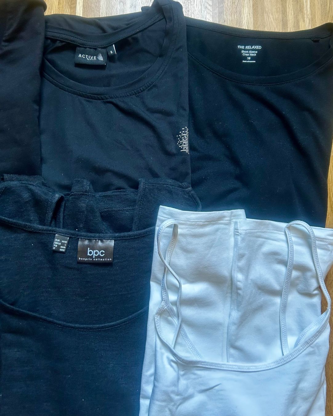 Lotti di vestiti: T-Shirt Kleiderpaket 46/48 – Usato da Klingnau venduto da martinak79 2