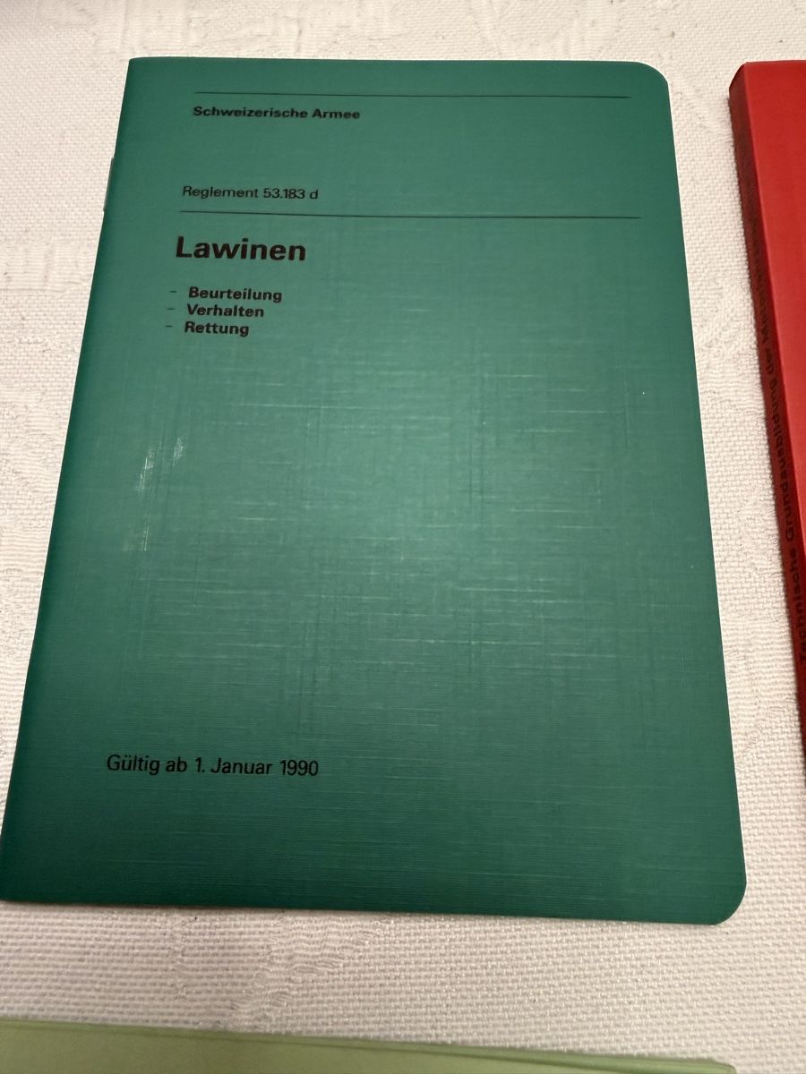 Bücher: 4 Armee Schweiz Reglemente Top Zustand – Gebraucht aus Altdorf UR von rlx 1