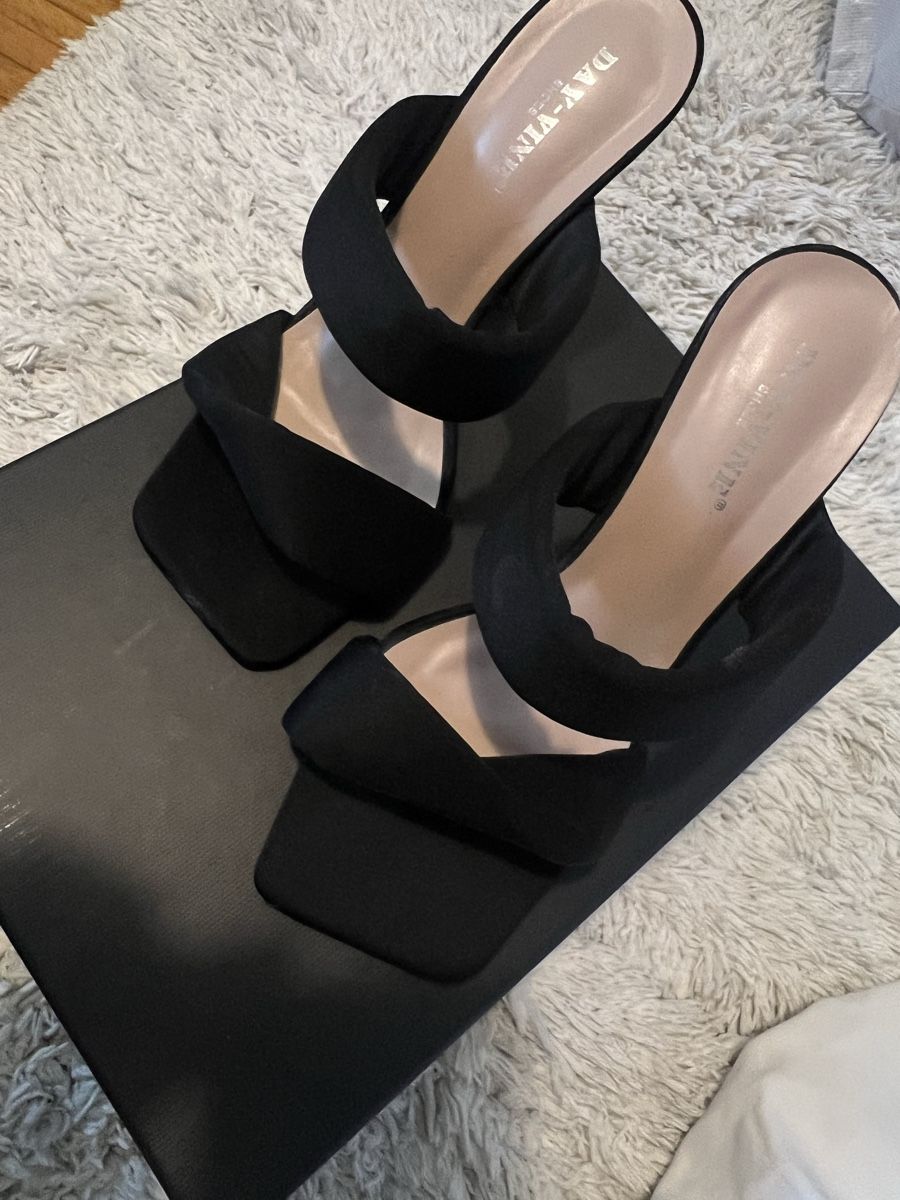 Scarpe da donna: Talons Noirs  – Nuovo (secondo la descrizione) da Moudon venduto da cin_6rxj 1