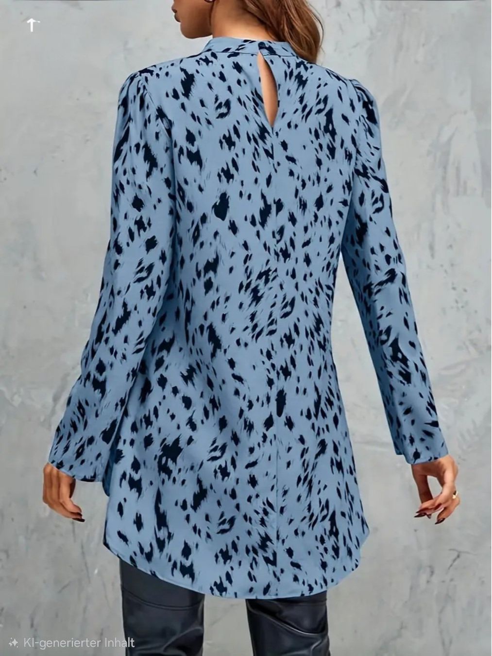 Camicette: Bluse in Leo Muster Blau Hinten Lang – Usato da Niederbipp venduto da Trude04 1