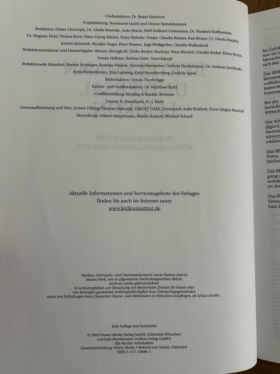 Libri: Bertelsmann Universal Lexikon A-Z mit Atlas – Usato da Bern venduto da kat_sm88 1