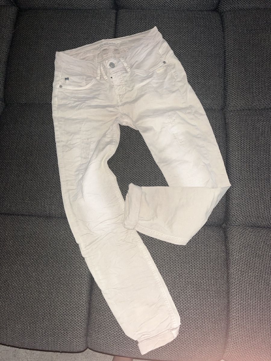 Jeans: Sommerliche Damenjeans, Gr. 30 beige – Nuovo (secondo la descrizione) da Urnäsch venduto da Schuerli