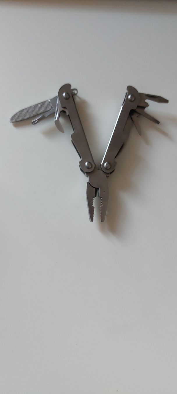 Tous les outils: Multitool with pliers knife ruler used – D'occasion à Vevey par kowabunga