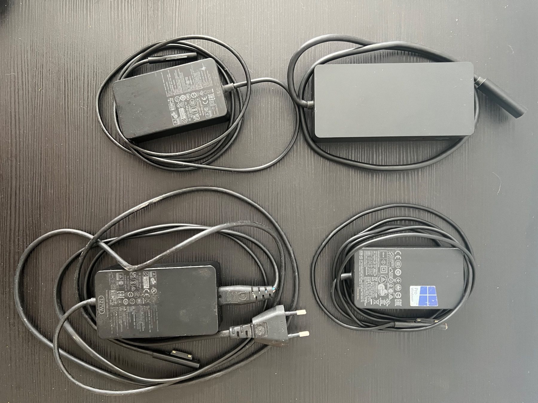 Microsoft Dockingstation: diverse Microsoft Surface Dock- und Netzteile gebraucht – Gebraucht aus La Chaux-de-Fonds von jacq_LaTsch0