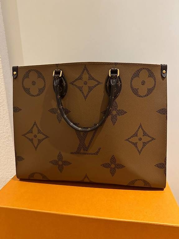 Louis Vuitton Borse da donna: Louis Vuitton OnTheGo MM – Nuovo (secondo la descrizione) da Oberaach venduto da lar_xg85 2