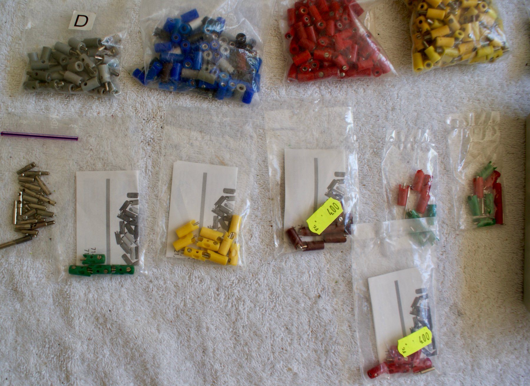 Märklin Modellini di ferrovie: Lot de plusieurs centaines de connecteurs Marklin – Usato da Morrens VD venduto da alain50 5