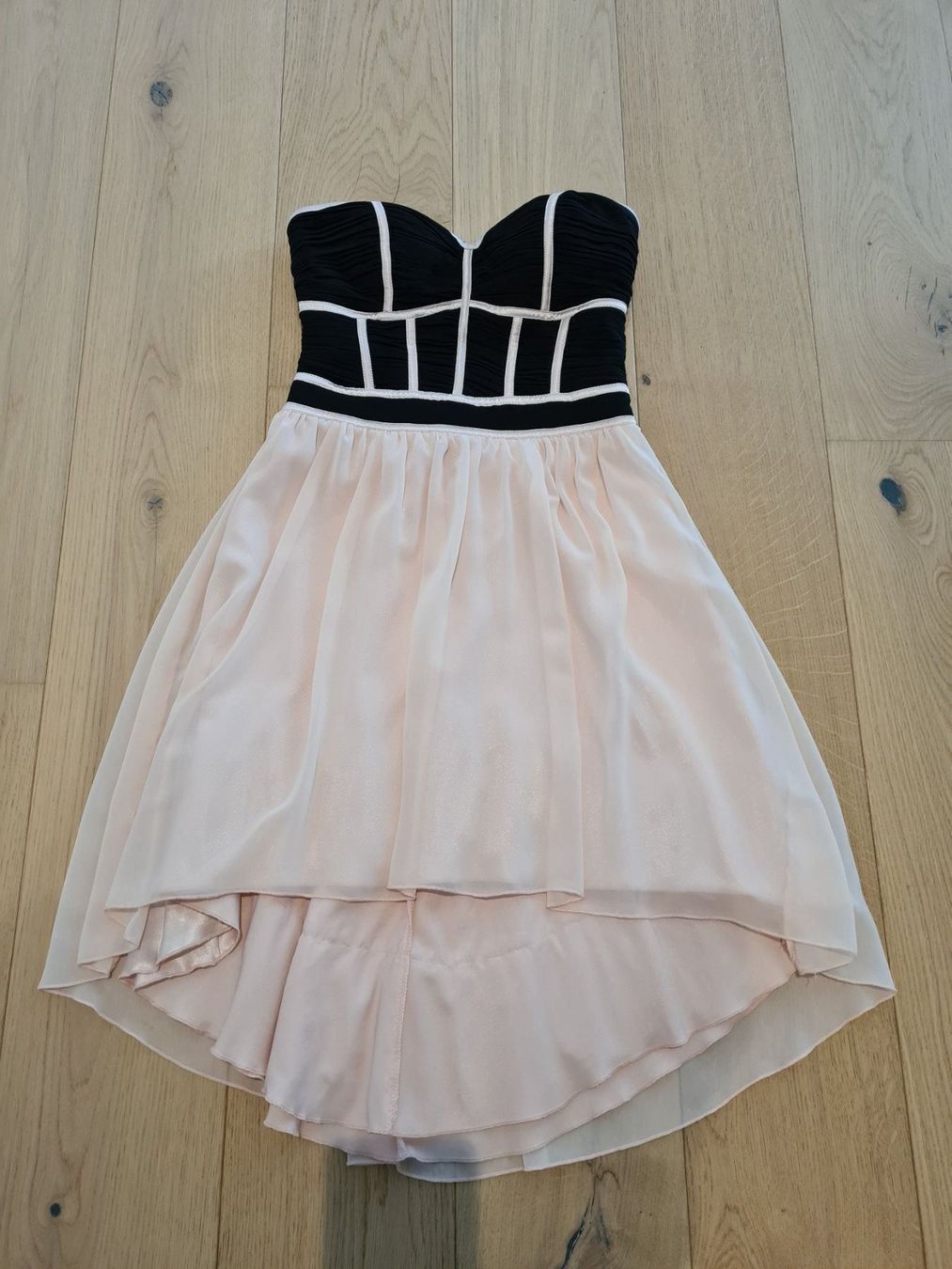 Kleider: Wunderschönes Kleid Rosa/Schwarz Gr. 36 – Gebraucht aus Balzers von ridr