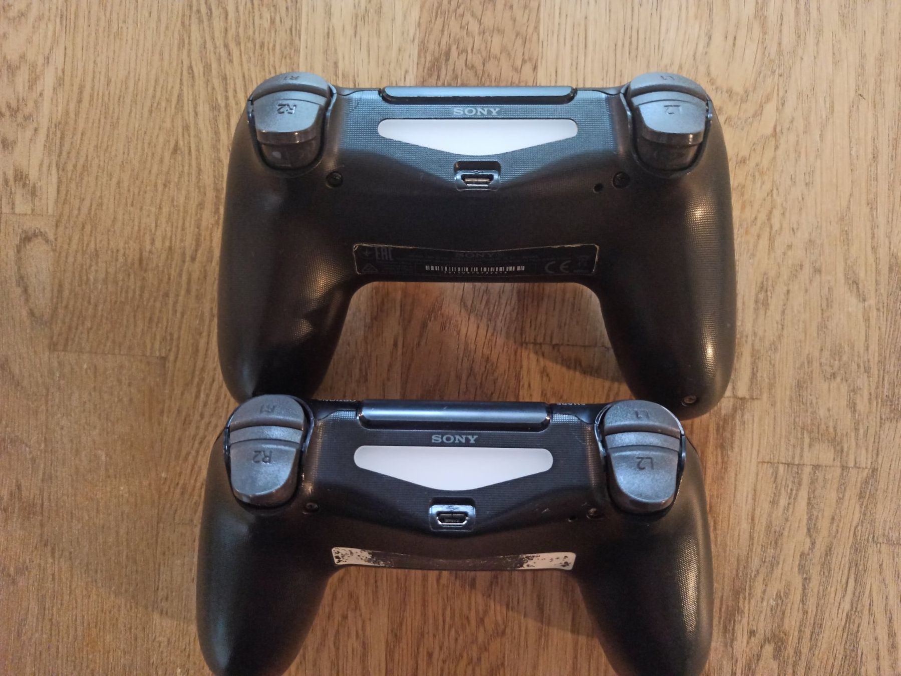Manettes: 2 x Original Controller Sony PS4 Wireless DualShock 4 V2 – D'occasion à Oberweningen par mar_87mx 7