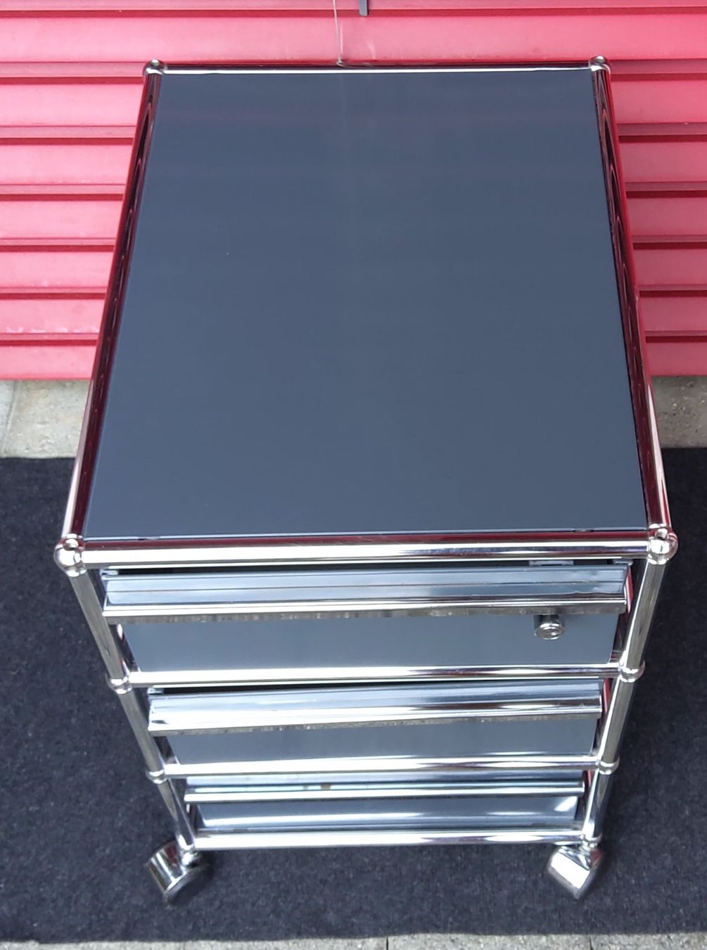 USM Eléments de bureau: USM Korpus/Rollcontainer ab 1.- – D'occasion à Safnern par Leila2 3