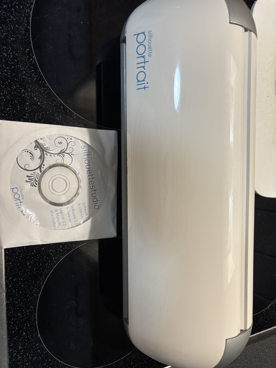 Silhouette Drucker: Silhouette Portrait plotter con CD software – Gebraucht aus Novazzano von jen_hx8j
