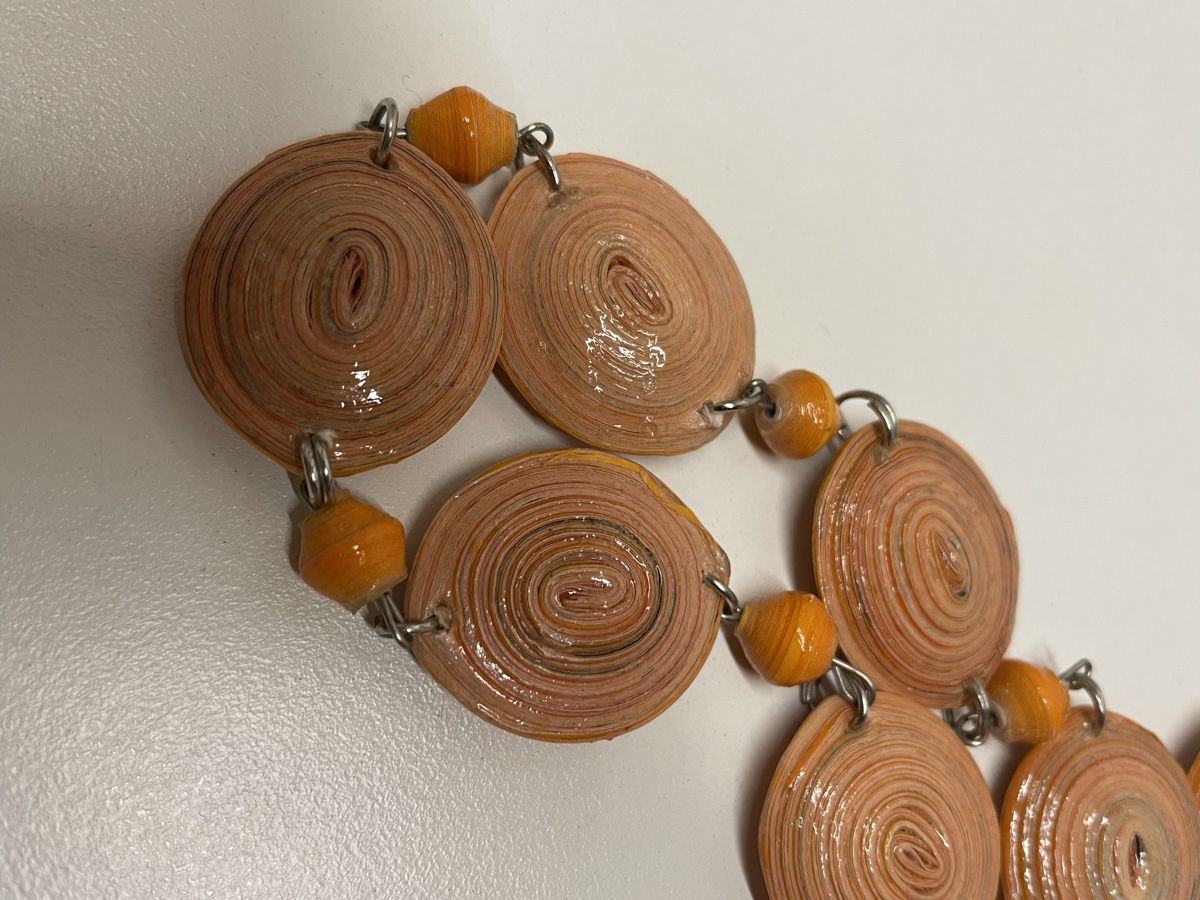 Catenine: Halskette / Kette aus Papier / Handarbeit – Nuovo (secondo la descrizione) da Rümlang venduto da euqinom16 3