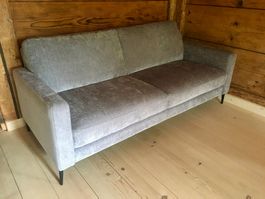 Schönes und bequemes Sofa