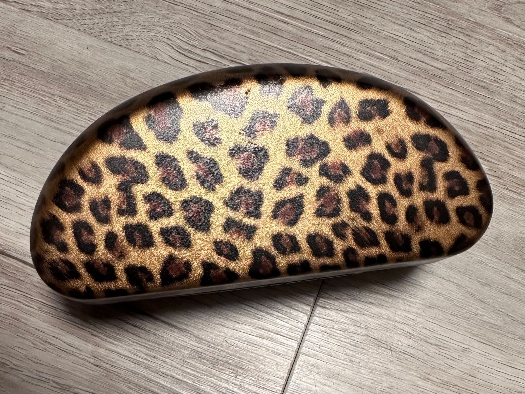 Guess Altro in  Abbigliamento & Accessori: GUESS Vikky Brillenetui Leopard gross – Usato da Rickenbach b. Wil venduto da sunneschii_ 2