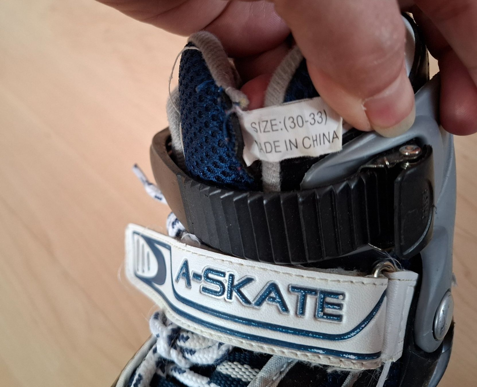 Patins à glace: Kinder Schlittschuhe, Grösse 30-33 – D'occasion à Oberurnen par rotty80 3