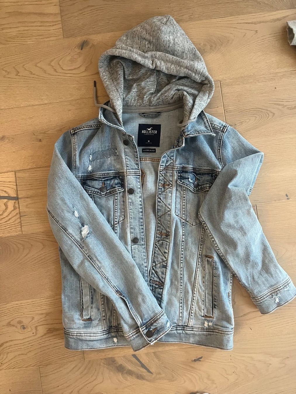 Hollister Lotti di vestiti: Jacken – Usato da Effretikon venduto da Pitm 1