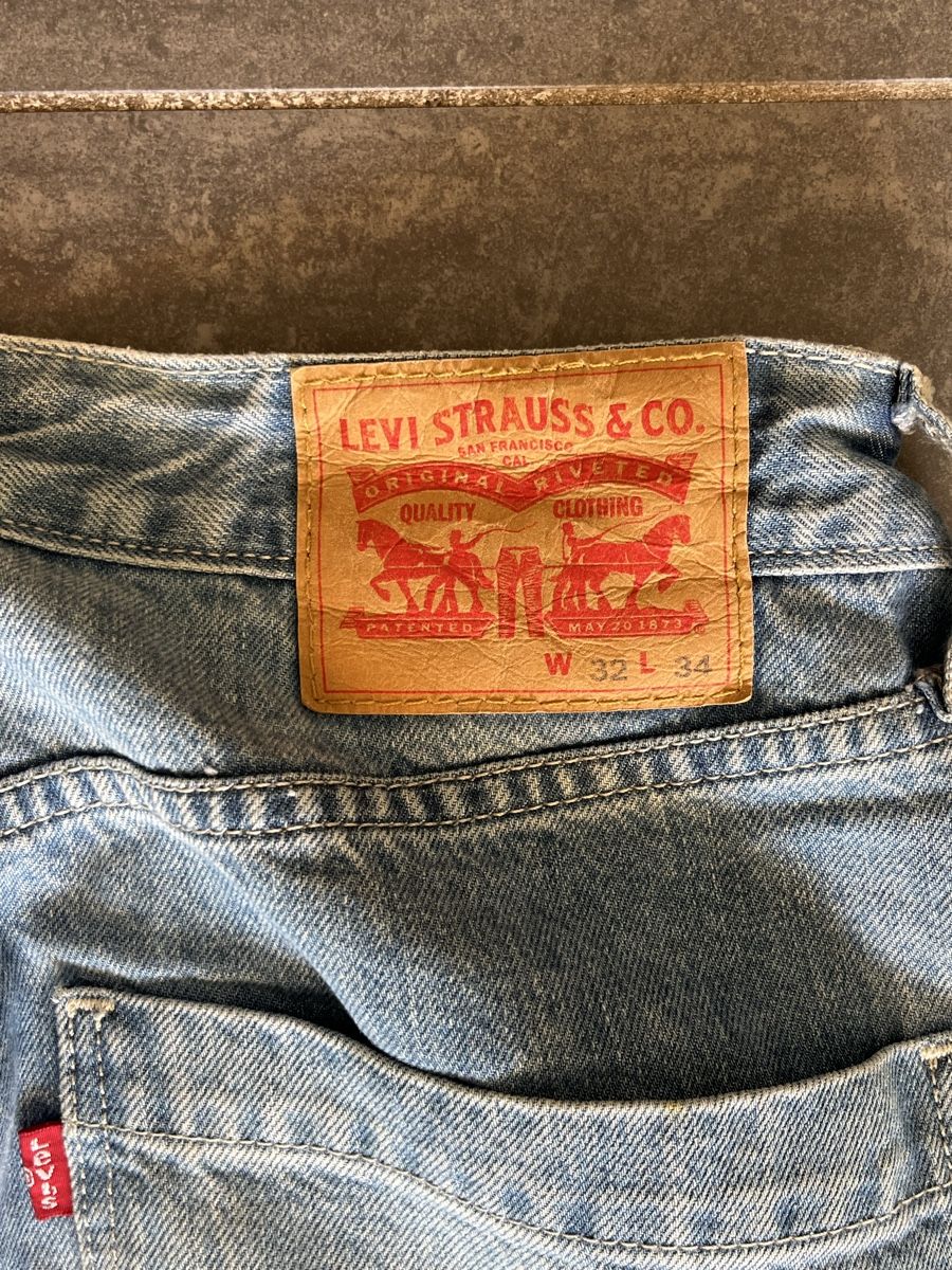Levi's Jeans: Levi’s jeans 32W 34L – Gebraucht aus Cortaillod von nru_vdn8 1