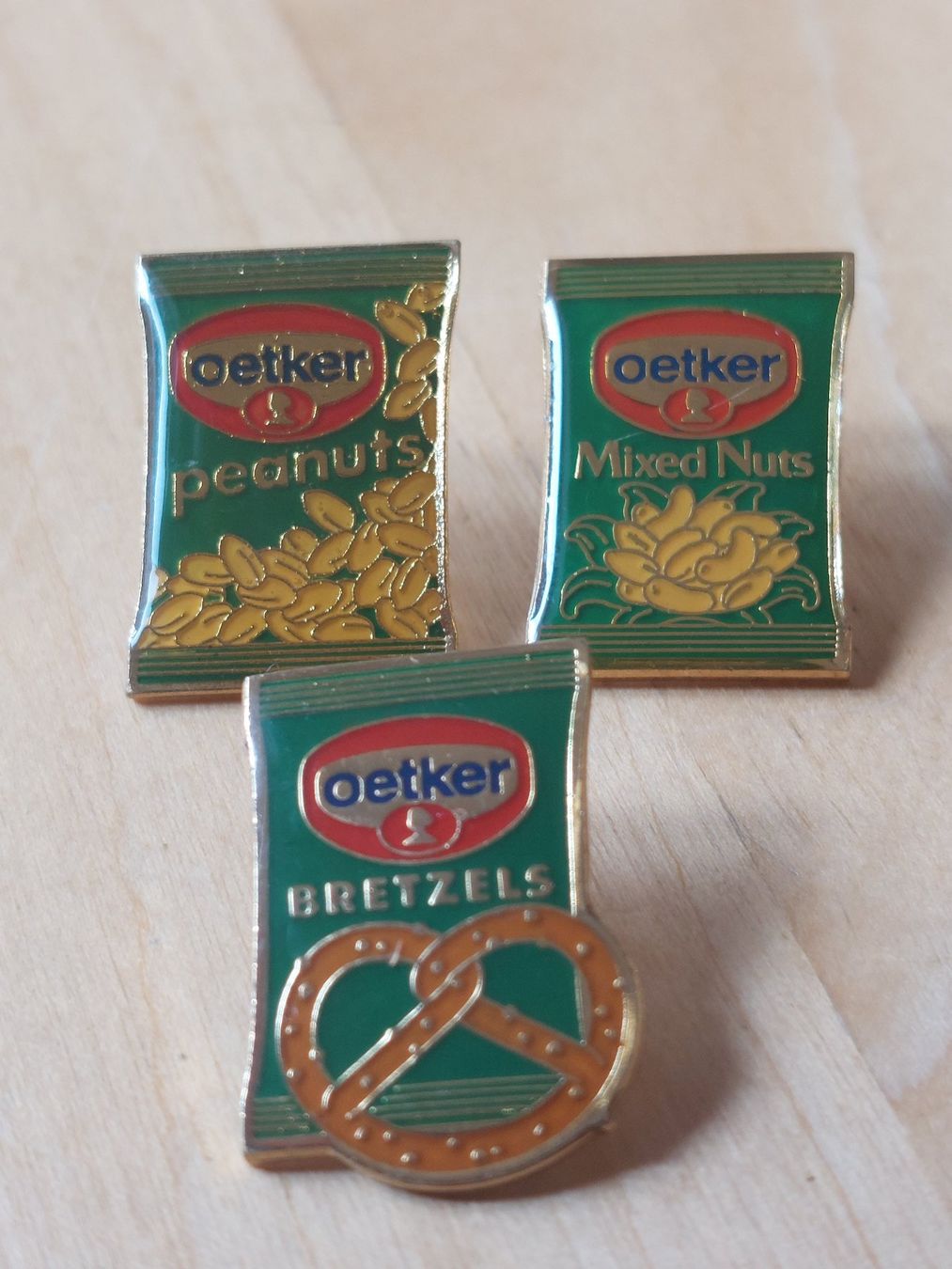 Placchette & Badge: 3 OETKER - PIN – Usato da Gipf - Oberfrick venduto da Esnoopy