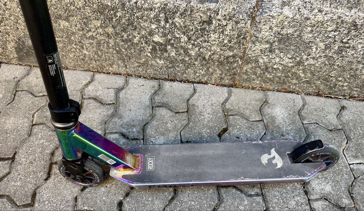 Chilli Kickboard: Chilli Pro Scooter, Rocky Neochrome, Beginner, 8+ – D'occasion à Winterthur par mat_q5d5 3