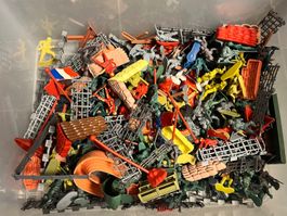 Lot Plastikspielfiguren Militär