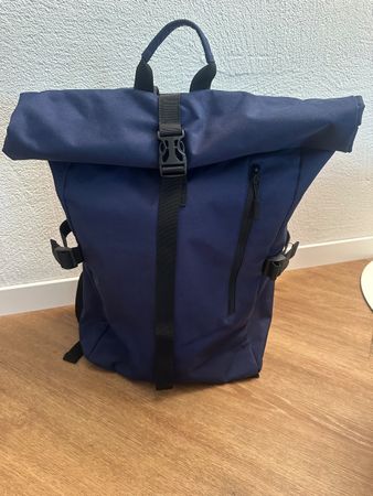 Rucksack dunkelblau Rollverschluss gute Zustand