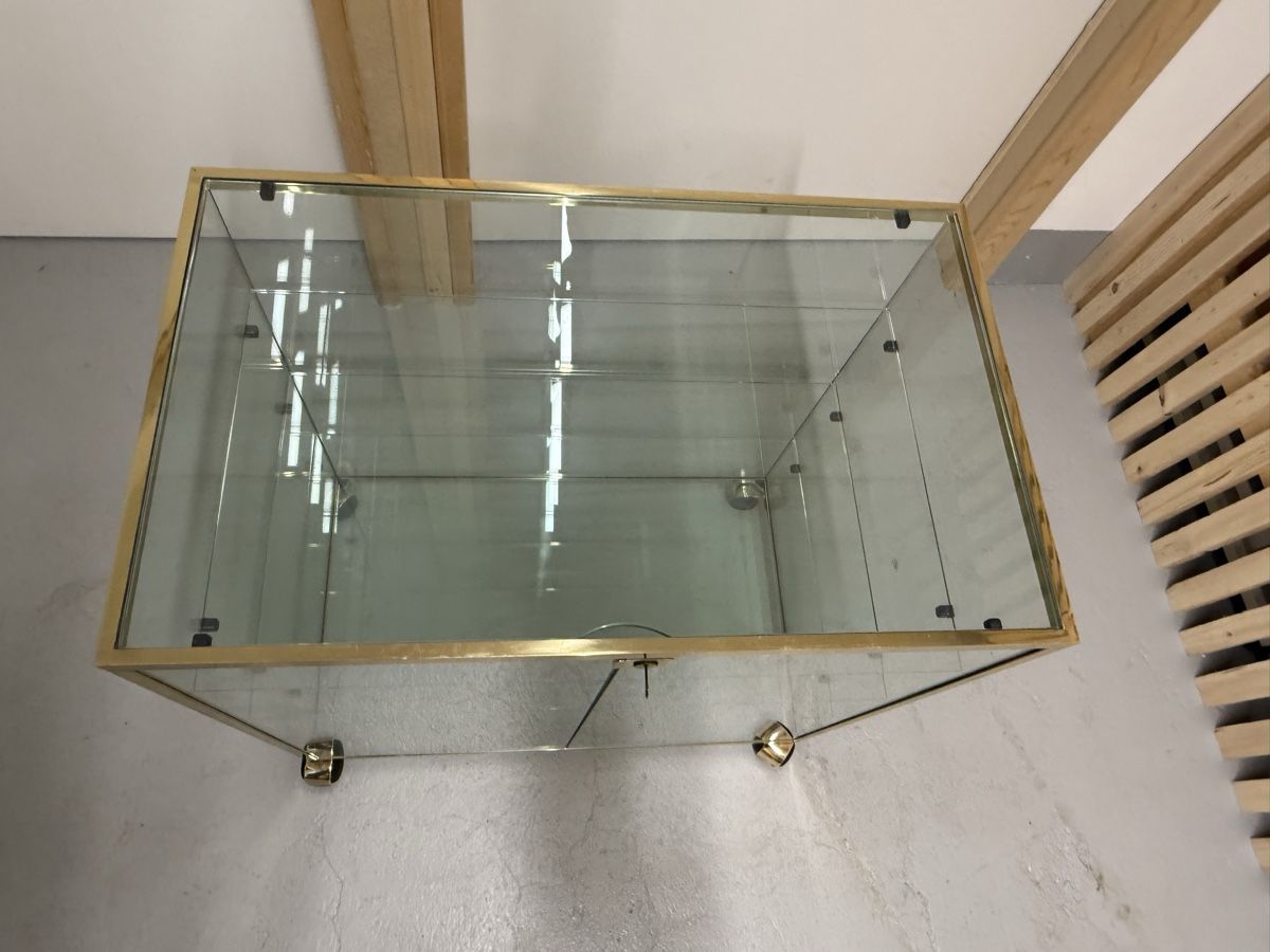Scaffali: Elegante Glasvitrine auf Rollen - abschliessbar – Usato da Wittnau venduto da Rewachen 3