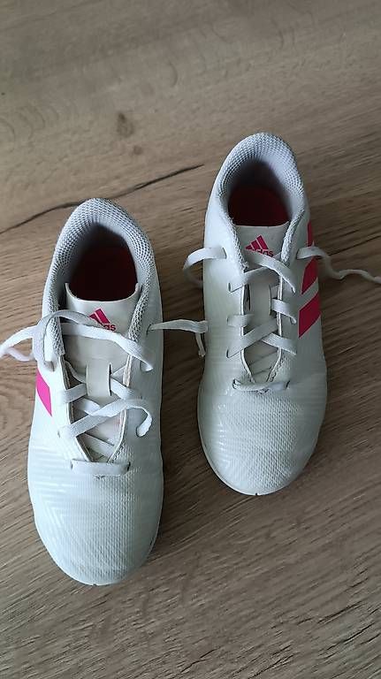Chaussures garçon: Hallenturnschuh Adidas 31 – D'occasion à Buttisholz par Baendlifahrer