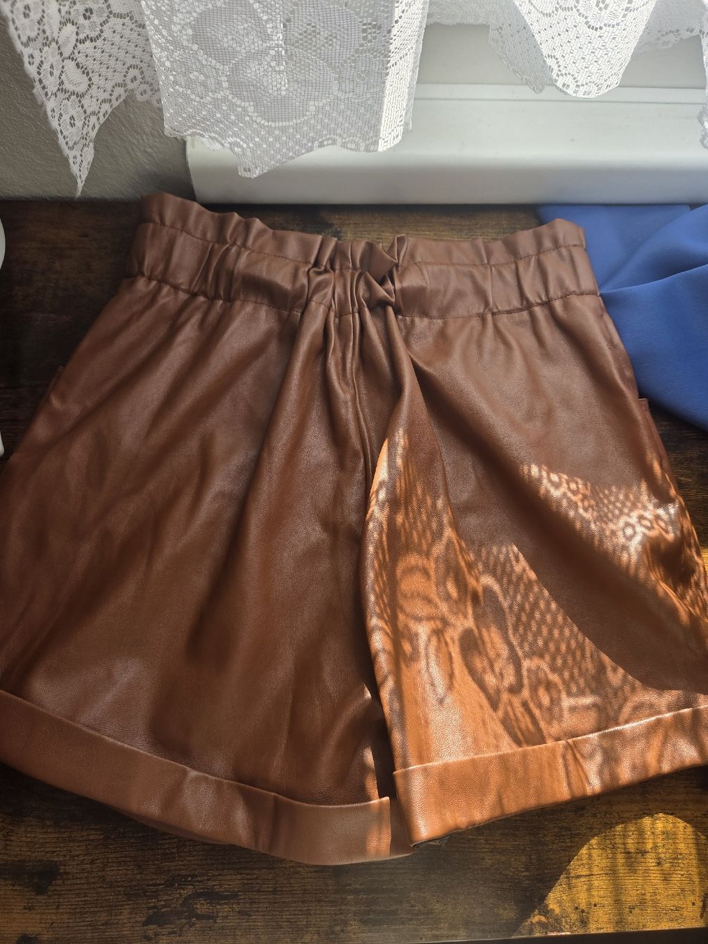 Pull&Bear Pantaloni: Shorts Pull&Bear Kunstleder braun Grösse M gebraucht – Usato da Winterthur venduto da Maricels_Boutique 4