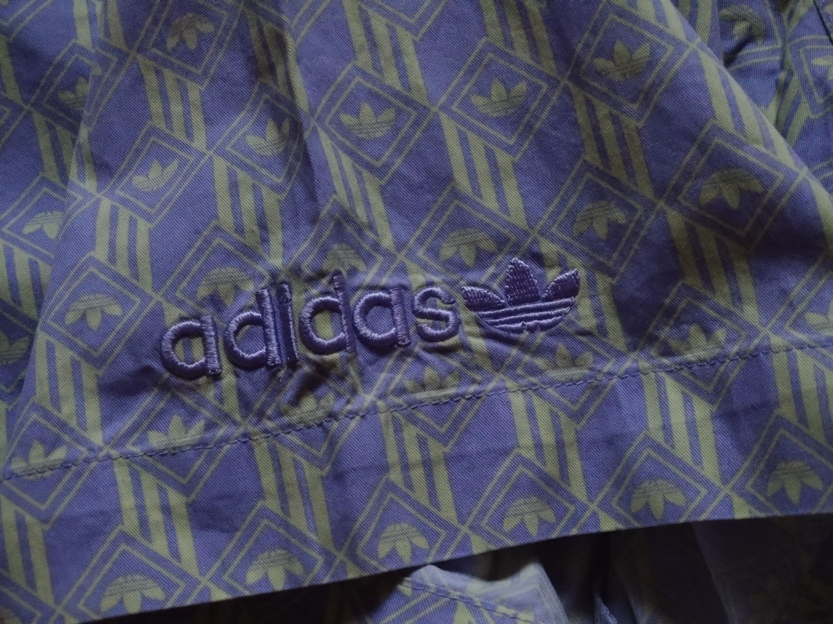 Camicie: Chemise Adidas Fleurie avec logo, M Nice Shape – Usato da Farvagny-le-Grand venduto da LaCaverne 5