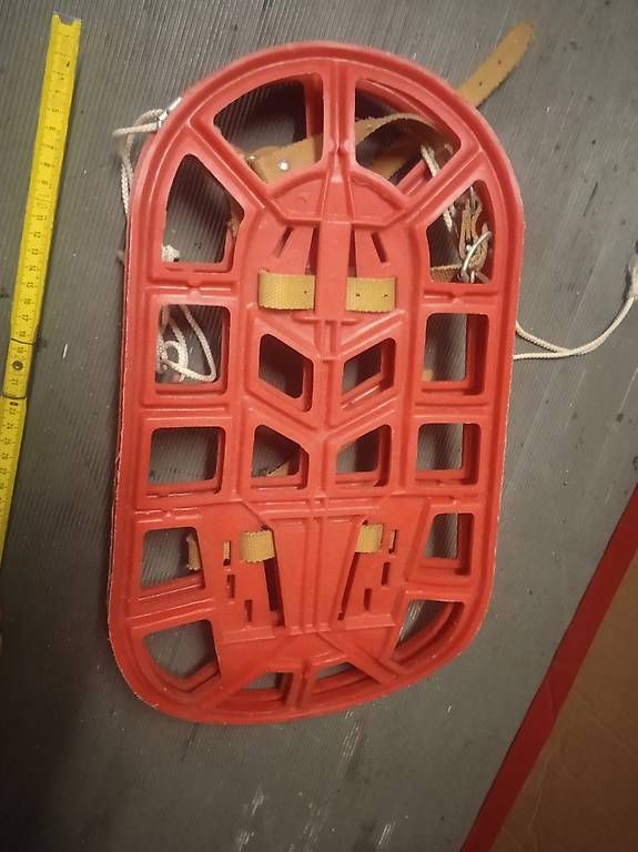 Scarpe da uomo: Schneeschuhe aus Kunststoff, rot, gebraucht – Usato da Basel venduto da Petergunn 2