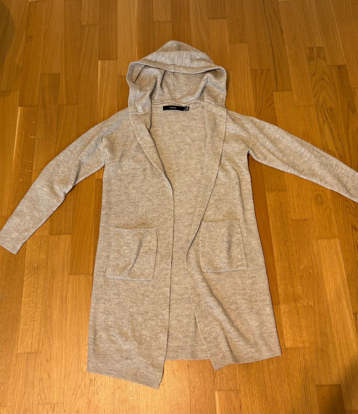 Vero Moda Giacche: Vero Moda Strickjacke mit Kapuze, beige, Gr. S – Usato da Zeihen venduto da Nolu03