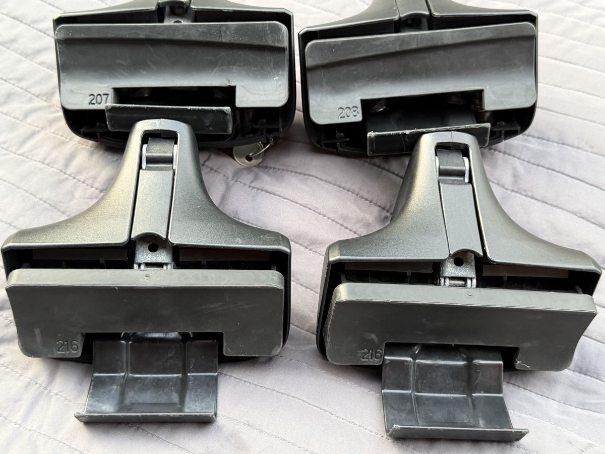 Thule Portapacchi: Thule Fussatz 754 + Thule Kit 1406 – Usato da Au ZH venduto da tby_t5kj 1