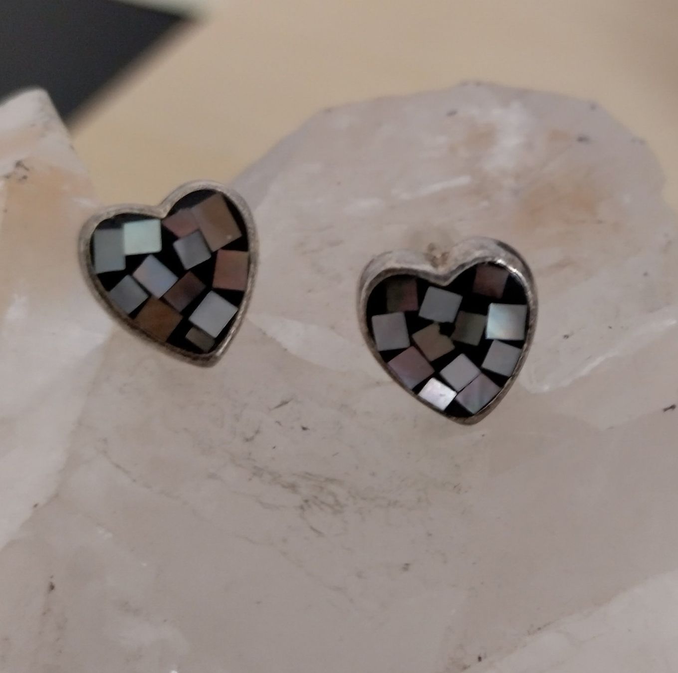 Ohrringe & -stecker: HERZ OHRRINGE SILBER 925 MIT PERLMUTT INLAY – Gebraucht aus Romanshorn von BoutiqueA 1