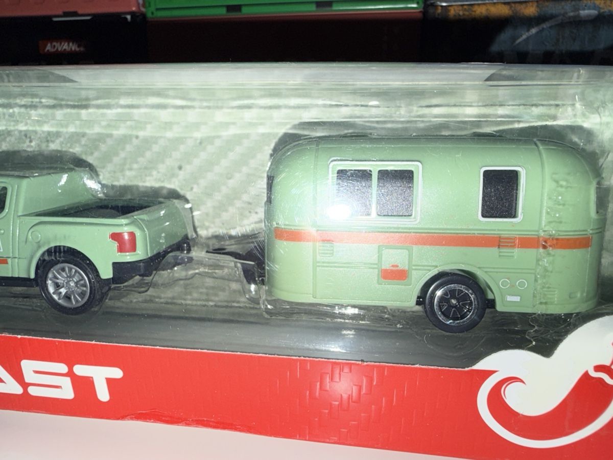 Modellini d'auto: Die-Cast Pickup mit Wohnwagen neuwertig – Nuovo e nell'imballaggio originale da Basel venduto da Zomeg 2