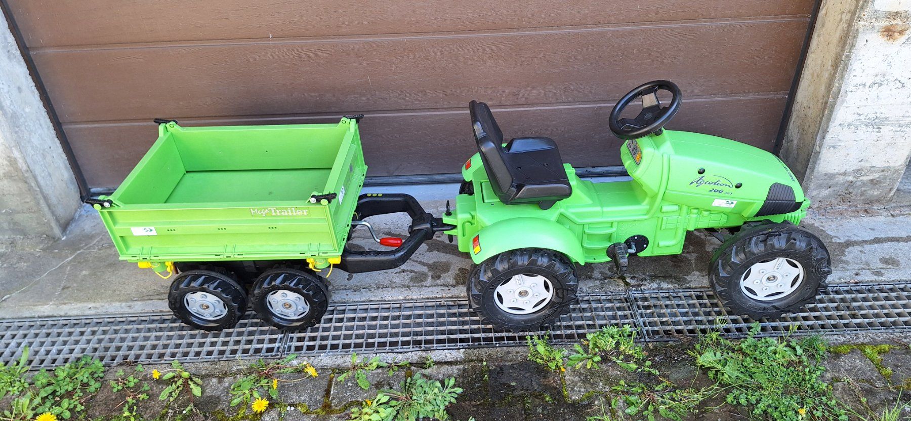 Deutz Veicoli per bambini: Deutz Trettraktor mit Anhänger – Usato da Ins venduto da Purry