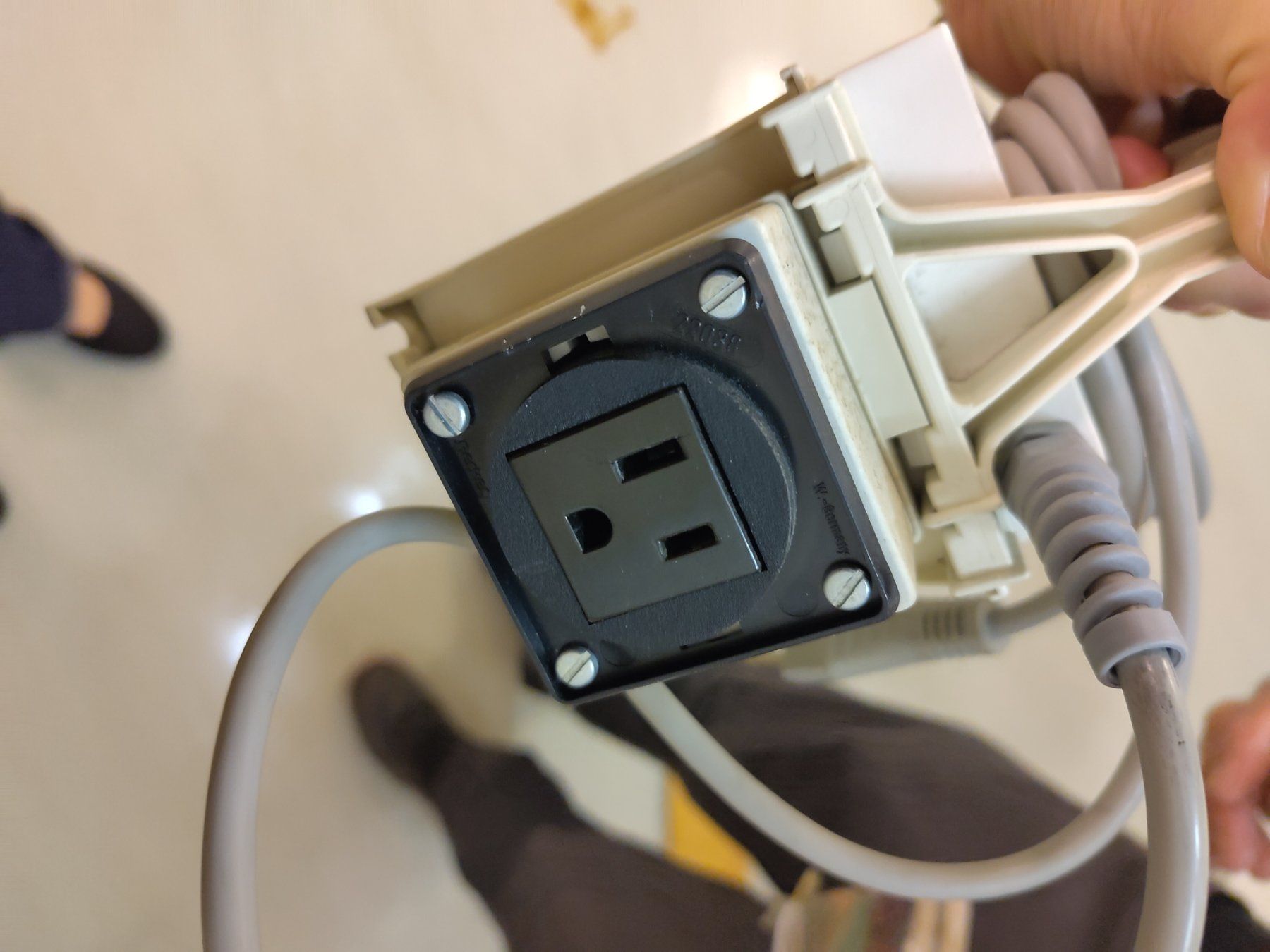 Convertisseurs: Transformateur électrique – D'occasion à Petit-Lancy par chevalier 1